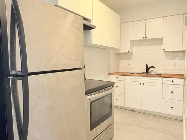 1469 Ottawa St Unit 5, Windsor, ON N8X 2G1