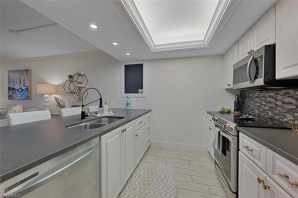 3 bed, 2.0 bath, 1150 sqft, $2,400 — Photo 4