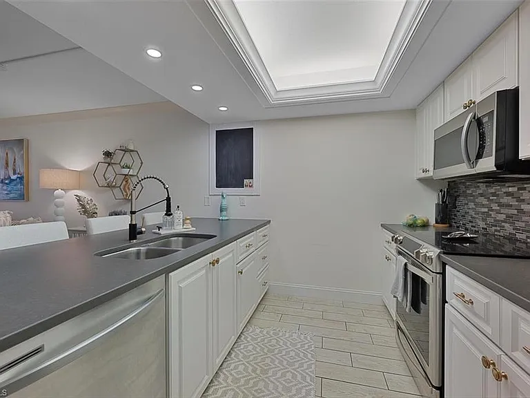 154 Cypress Way E #1102 — Photo 4