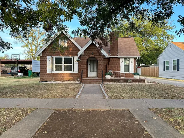 1810 S Concho St, Coleman, TX 76834