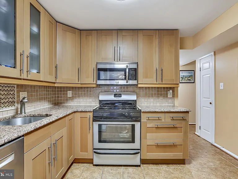 18722 Walkers Choice Rd #4 — Photo 9
