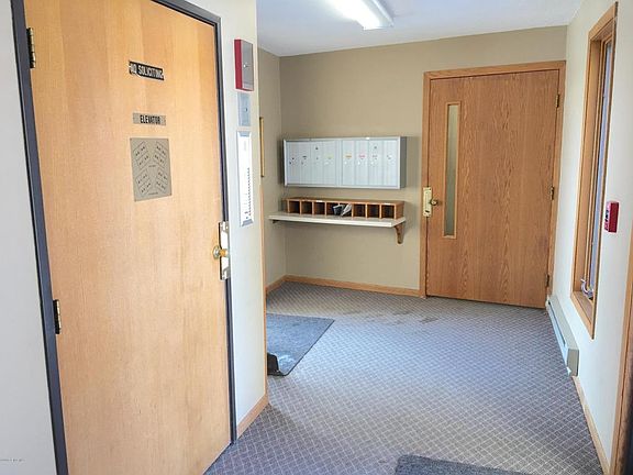 3rd image of 813 Maplehill Dr APT B7