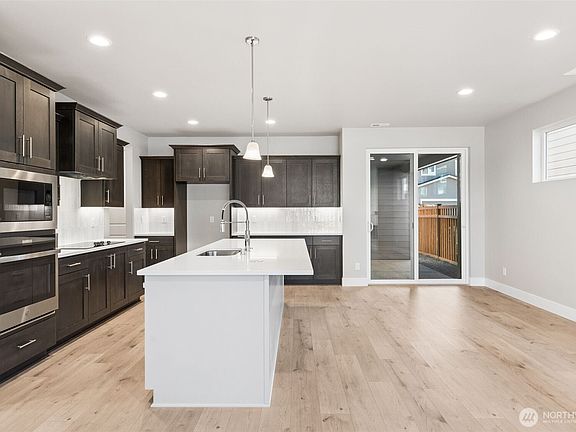 4th image of 14515 204th Avenue E #902