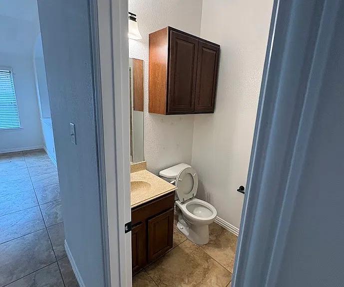 2nd bathroom