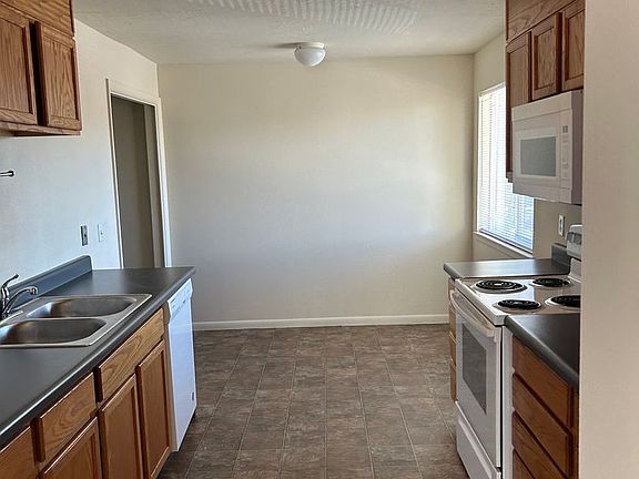 2nd image of 552 E Tabernacle St APT D