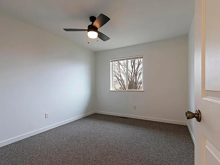 909 Defoe St #A — Photo 17