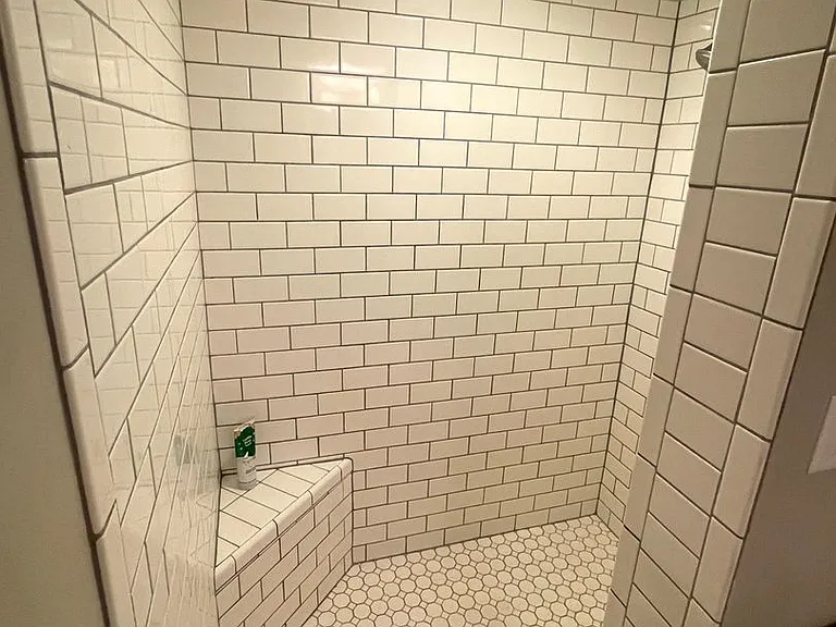 2411 W Woodlawn Ave — Photo 23