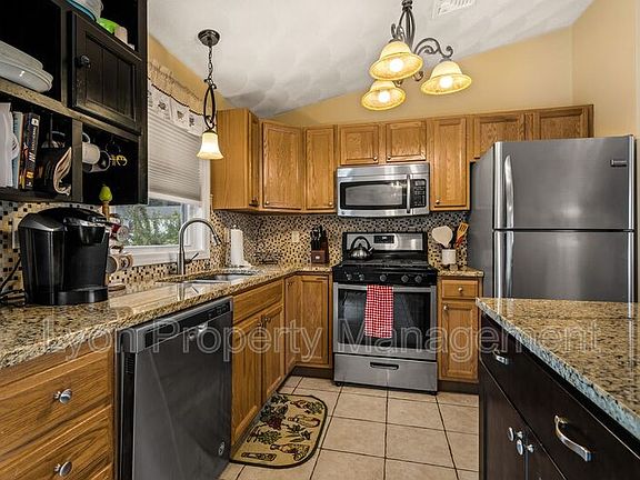 5th image of 25 Warman Ave