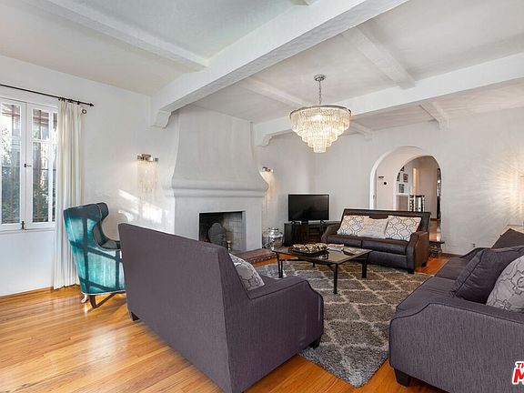 3rd image of 326 N Alfred St #326