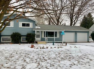 1675 Yorkleigh Dr, Lansing, MI 48906