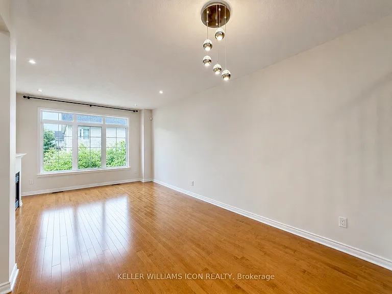 170 Laramie Cres — Photo 5