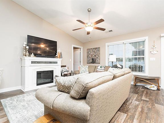 5th image of 404 Bluegrass Dr