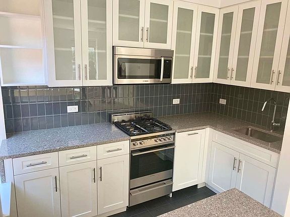 4th image of 215 W 10th St APT 2B