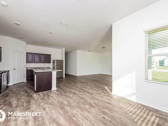 5th image of 401 Stillwater Ln