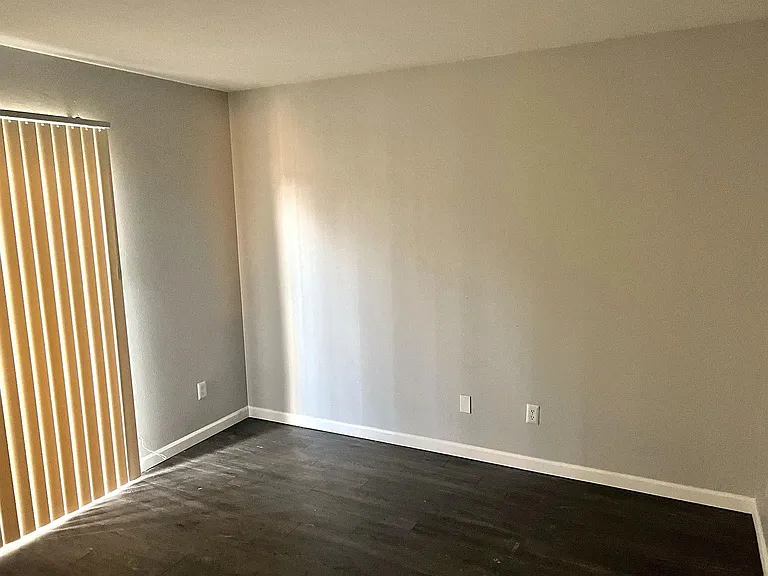 2741 W Tuckey Ln #4 — Photo 8