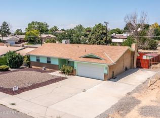 3821 N Dustin Ave, Farmington, NM 87401