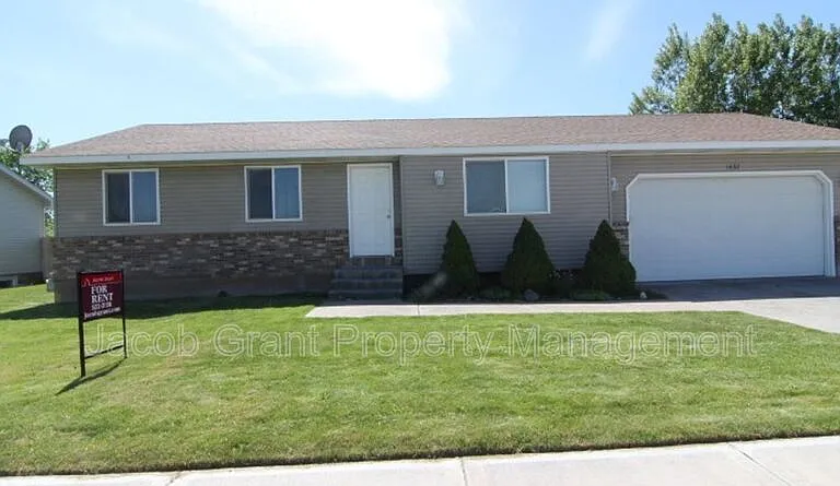 1632 Wildwood Ln — Photo 1