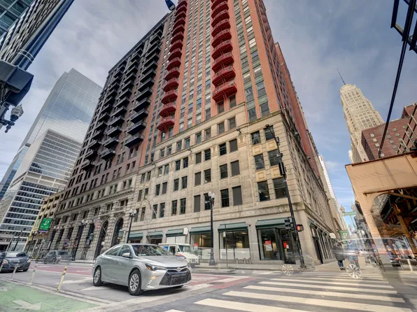 208 W Washington St APT 1707, Chicago, IL 60606