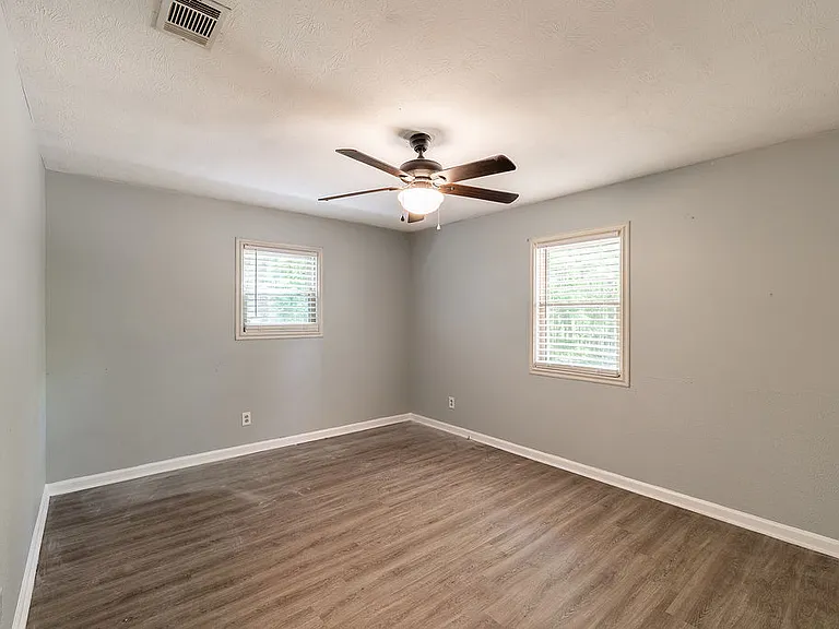 303 Brown Bridge Rd — Photo 12