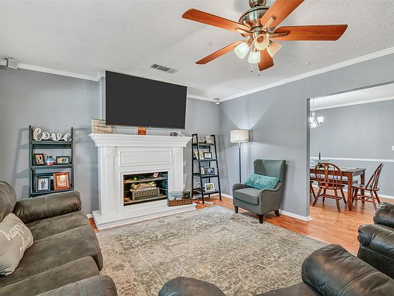 3rd image of 5645 Banks Rd