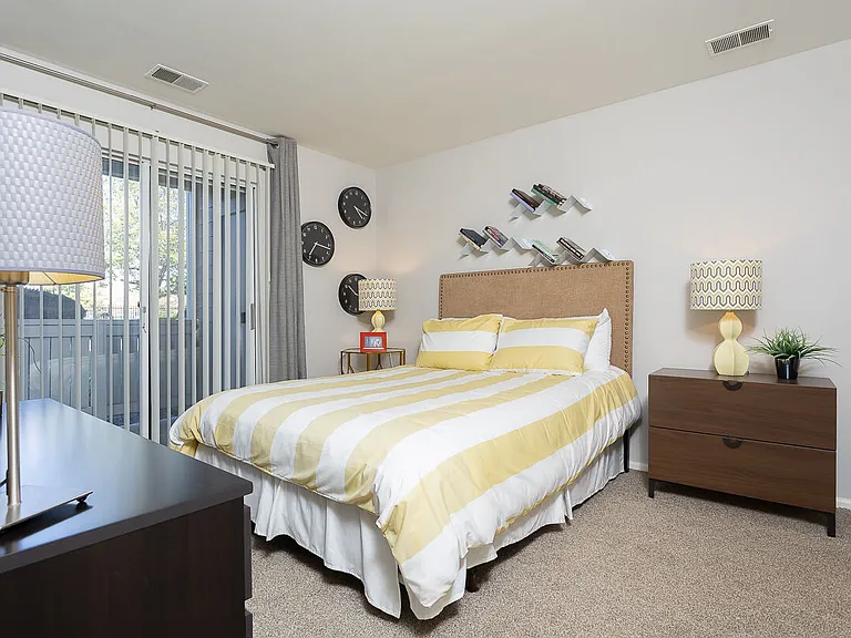 Lakeshore Apartments — Photo 22