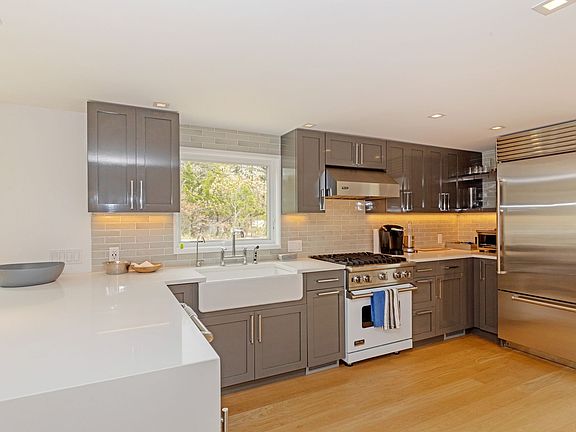 2nd image of 15 Treasure Island Dr