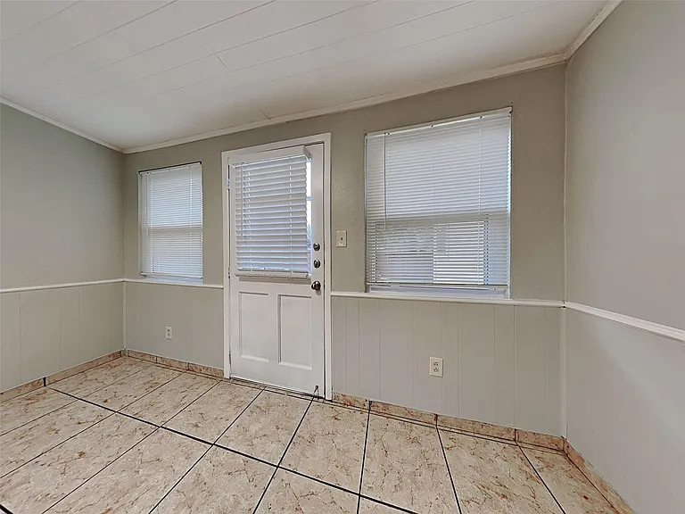 1504 Carnation Dr — Photo 7