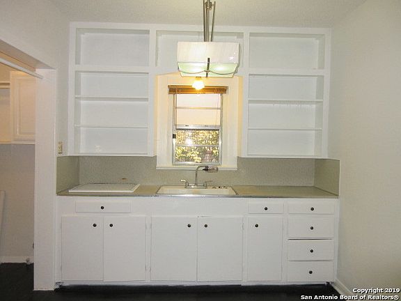 4th image of 203 E Mayfield Blvd