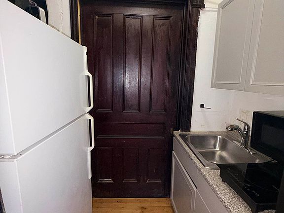 5th image of 562 Macon St #2