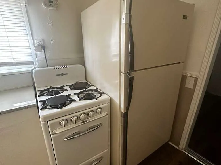 260 Nordina St #B — Photo 5