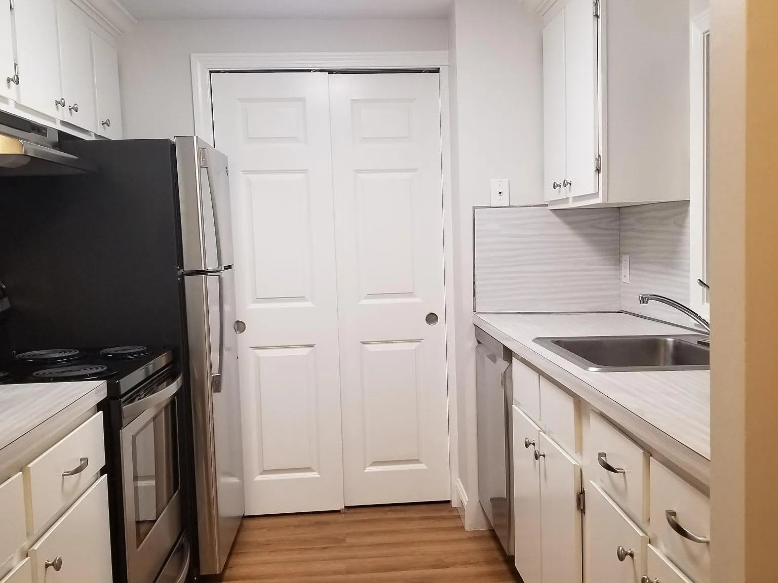 2 bed, 1.5 bath, 910 sqft, $2,350 — Photo 2