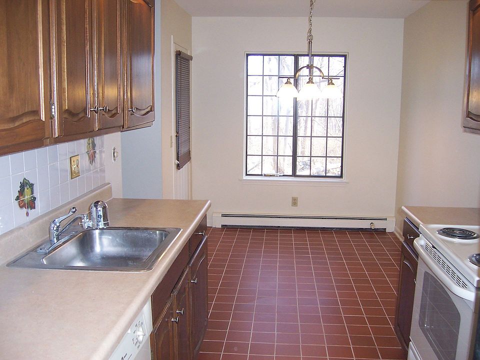 Eat-In Kitchen