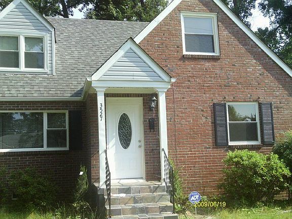 3rd image of 3527 Trant Ave