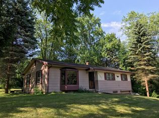21321 W Woodland Dr, New Berlin, WI 53146