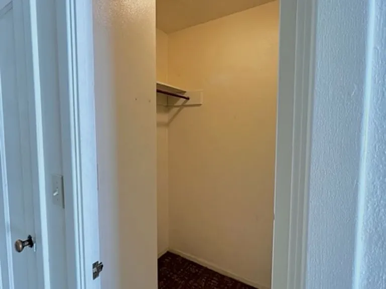 Eugene Manor Apartments — Photo 5