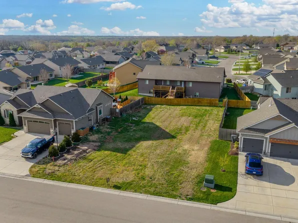 945 Cedar Brook Cir, Mulvane, KS 67110