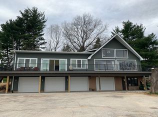 22410 Great River Rd, Le Claire, IA 52753