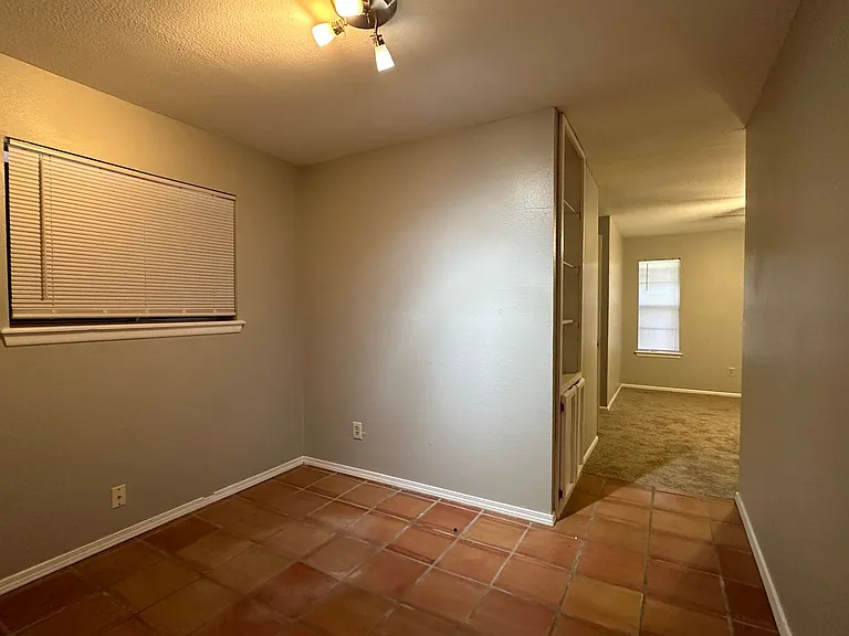 2733 Silverspur Dr — Photo 9