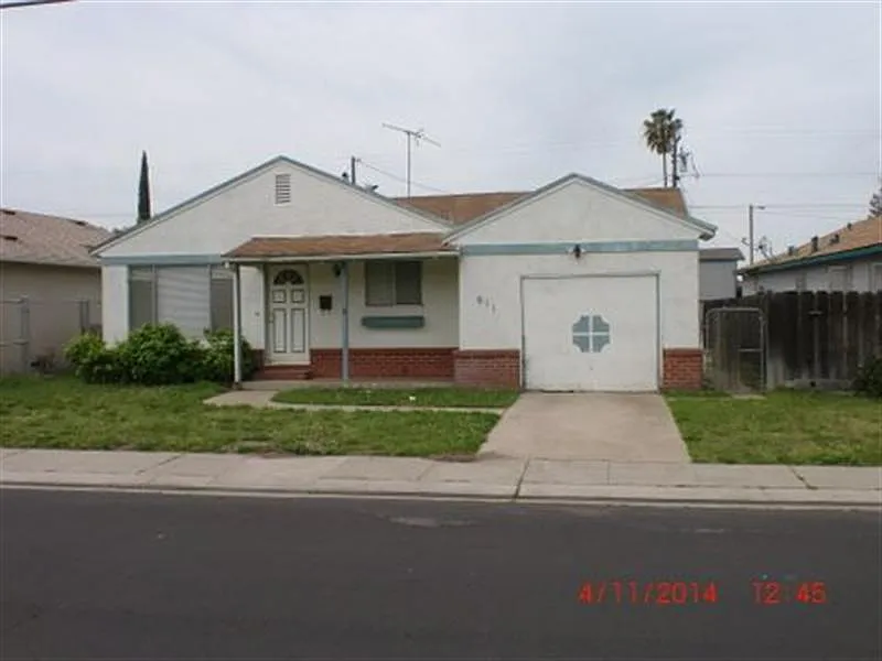 611 Park Ave photo 1
