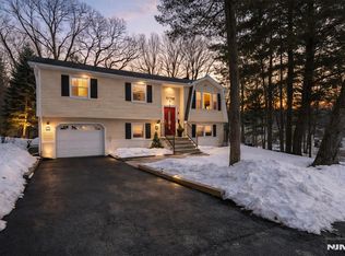 16 Arthur Rd, Stanhope, NJ 07874
