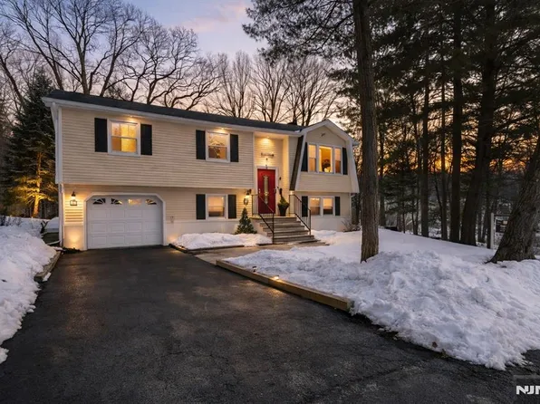 16 Arthur Rd, Stanhope, NJ 07874