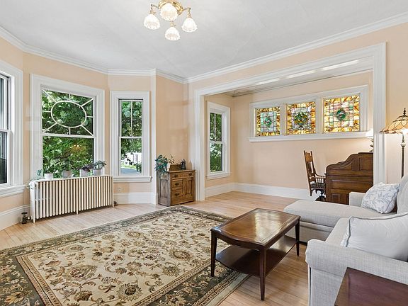 5th image of 157 Beacon Street