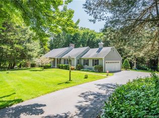 8 Mackay Farm Rd, Woodbury, CT 06798