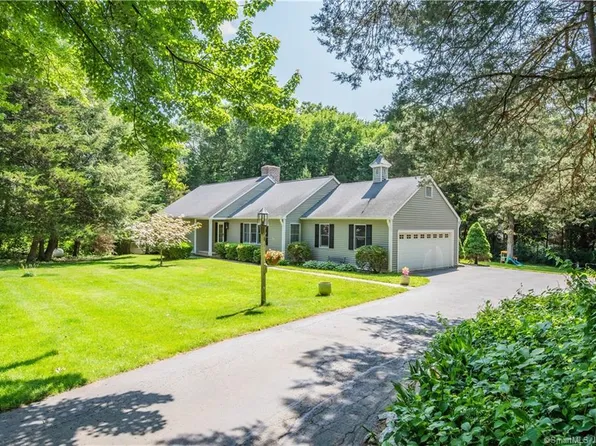 8 Mackay Farm Road, Woodbury, CT 06798