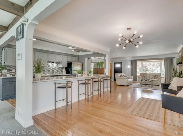 51241 Kingwood Dr, Shelby Township, MI 48316
