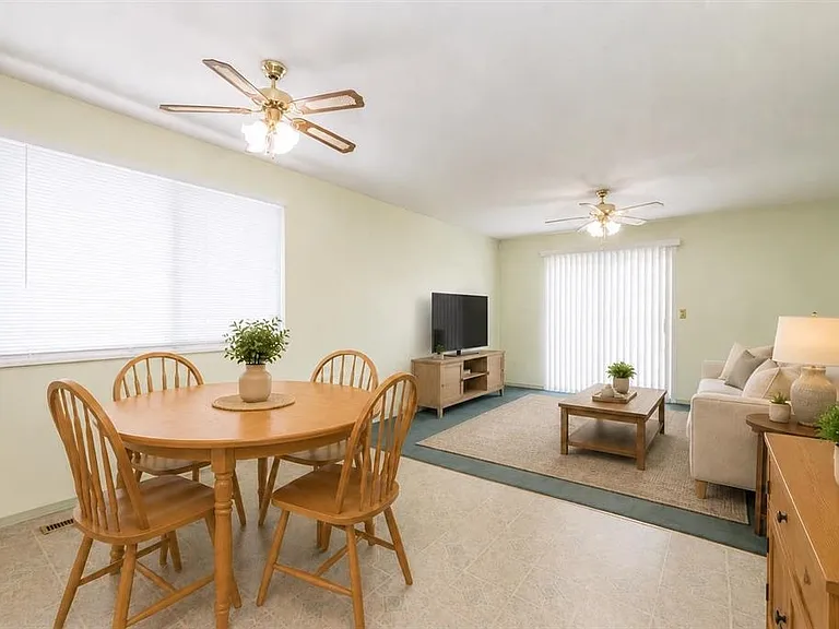 1378 Kenney St — Photo 16