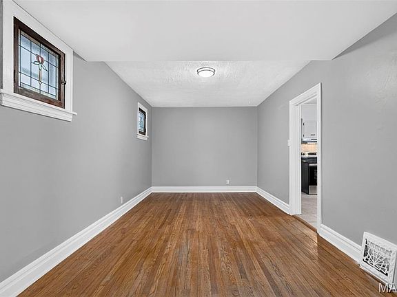 3rd image of 5315 Blow St