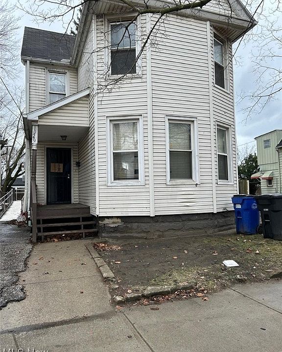 1st image of 1020 E 71st St