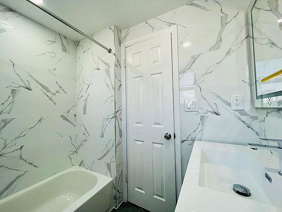 4th image of 6463 80th St Floor 3