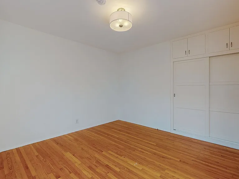 Westwood Hills Apartment — Photo 19